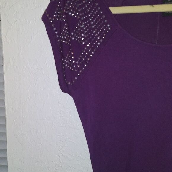 Y2K Purple tee with crystal embellishments on the shoulders & sleeves - Picture 4 of 6